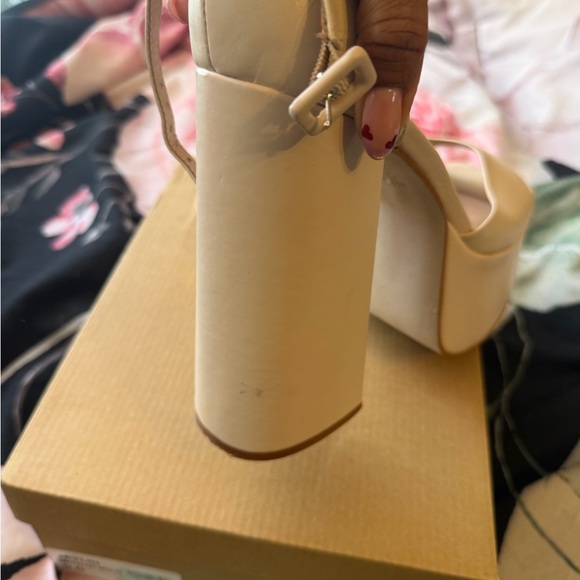 Steve Madden Cream Heels - Picture 3 of 5